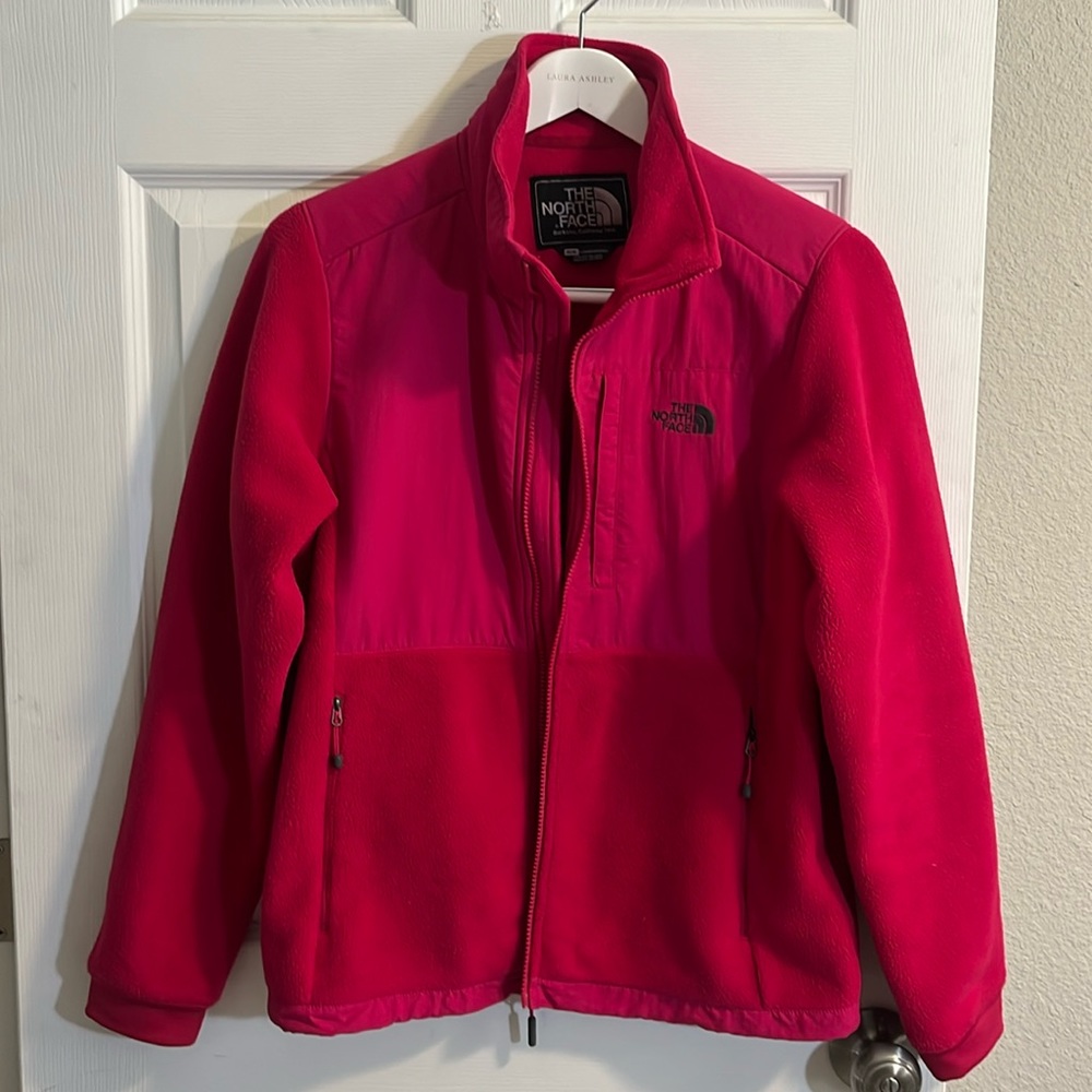 EUC Medium thick North face fleece coat in cranberry color
